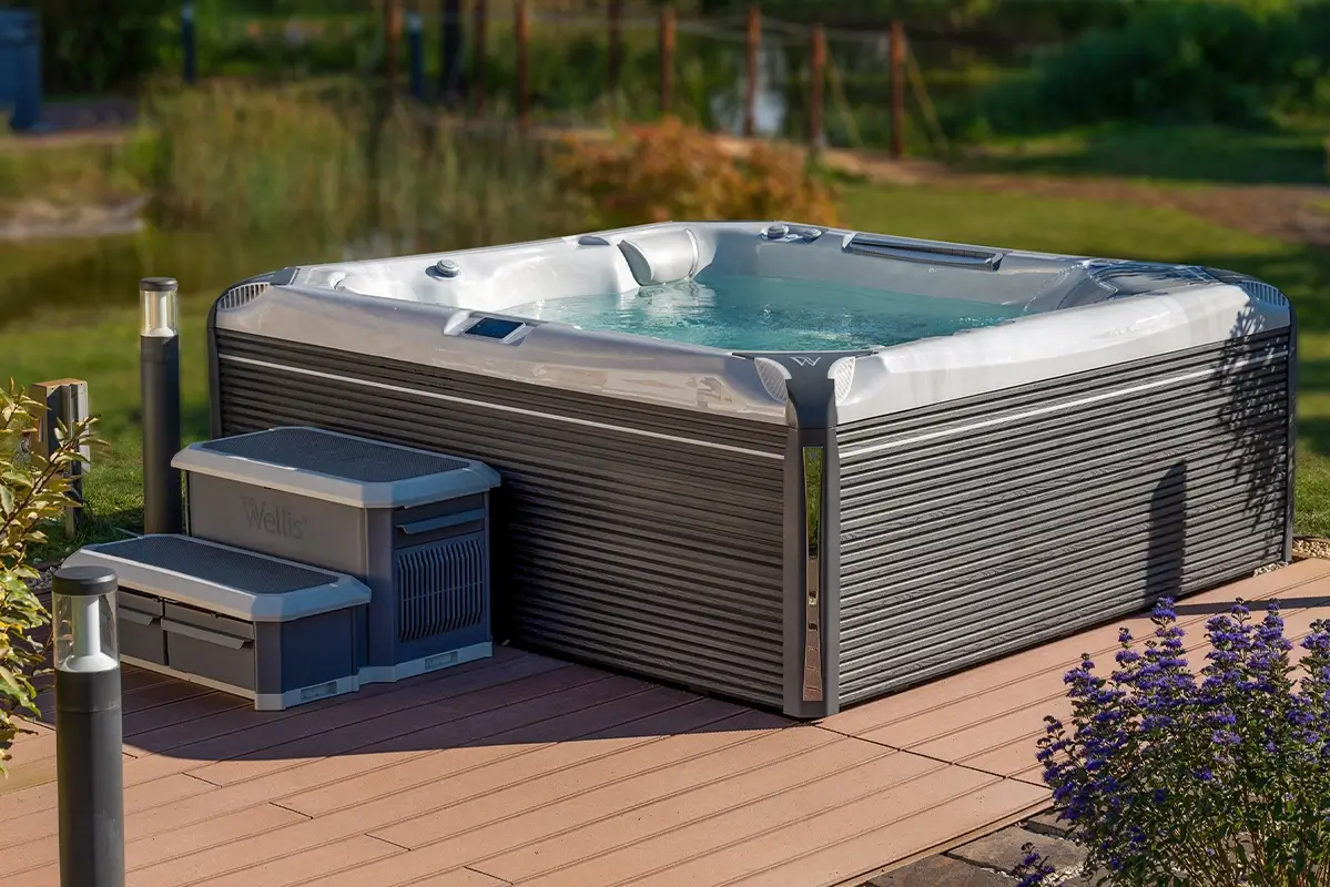 Everest Life hot tub spa